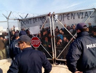 Ακόμα 153 παράτυποι μετανάστες πέρασαν στο Αιγαίο-Απελπιστική η κατάσταση σε Λέσβο και Σάμο